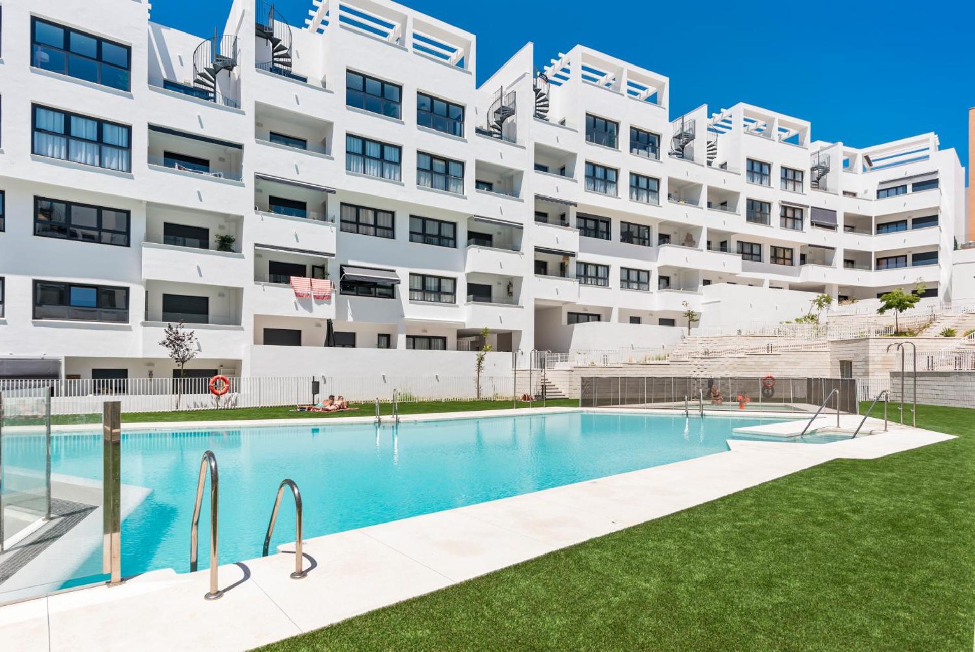 Beautiful 2-Bedroom Apartment Near Center And Beach Эстепона Экстерьер фото