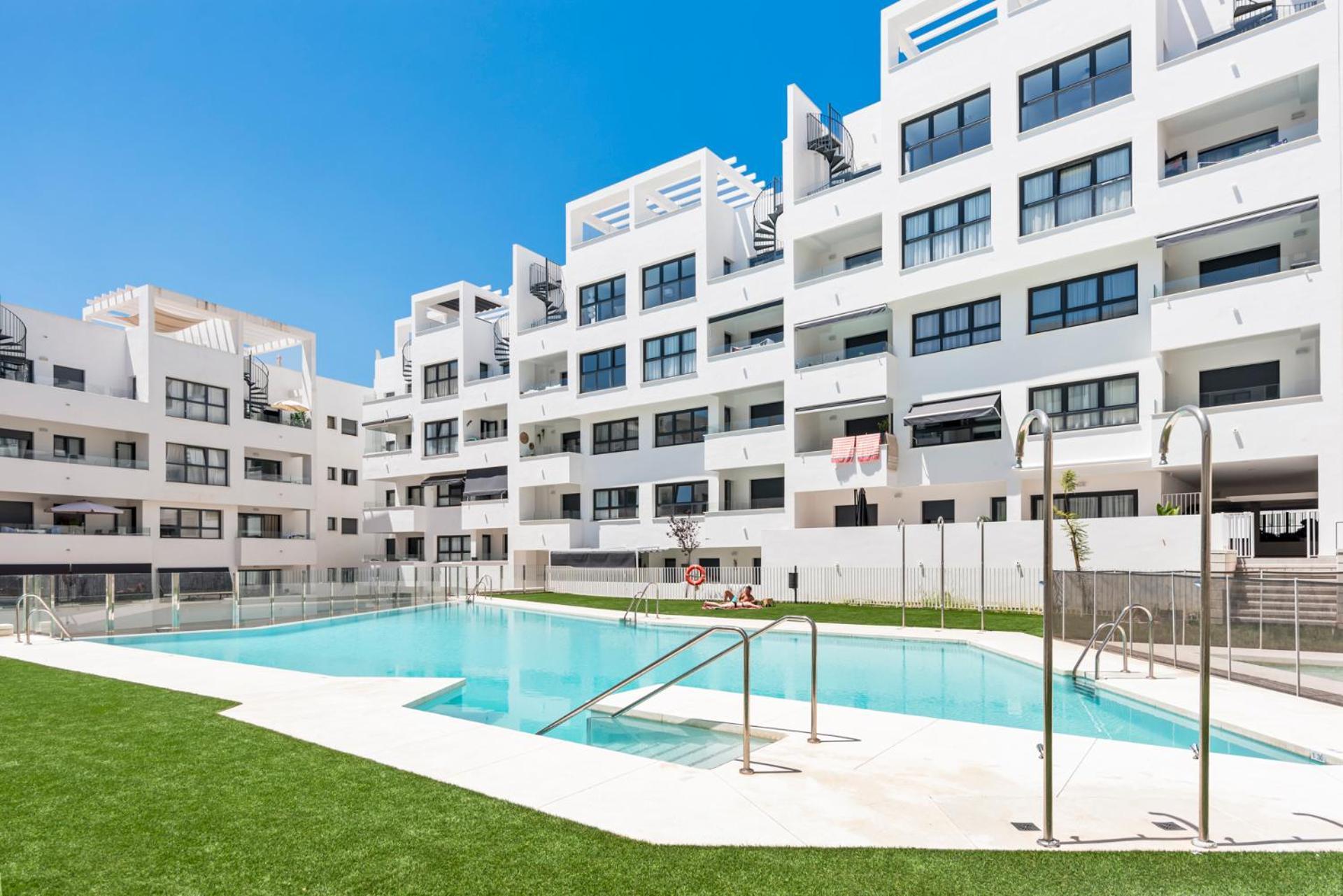 Beautiful 2-Bedroom Apartment Near Center And Beach Эстепона Экстерьер фото